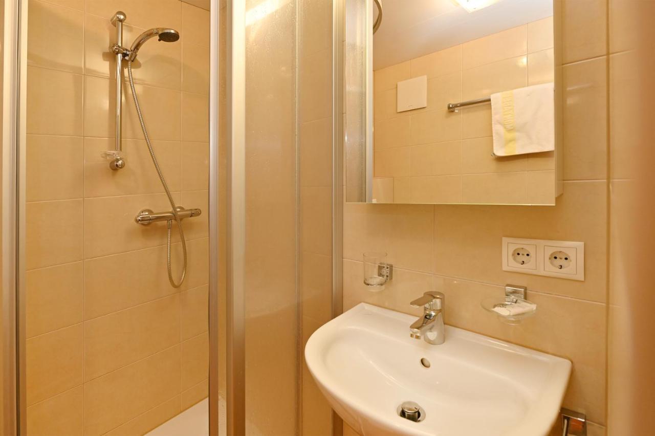 Hotel Montabella Schruns ภายนอก รูปภาพ