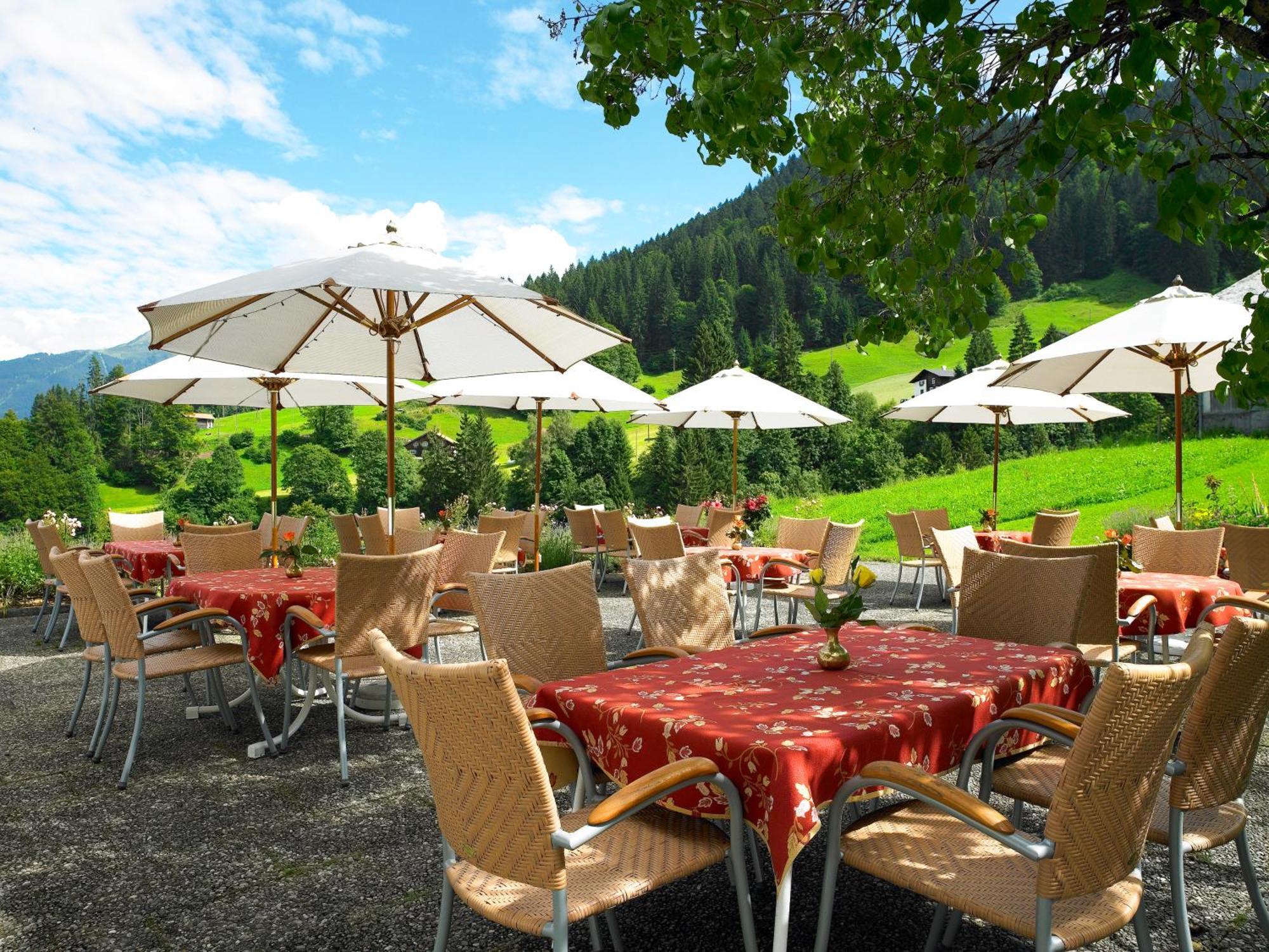 Hotel Montabella Schruns ภายนอก รูปภาพ
