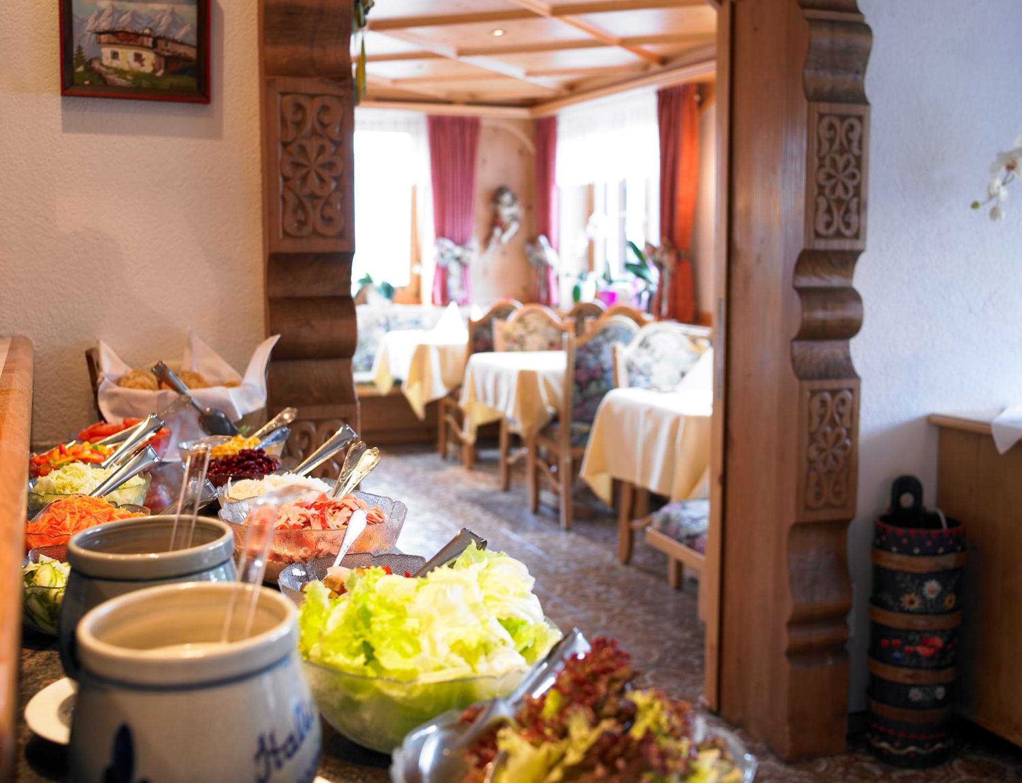 Hotel Montabella Schruns ภายนอก รูปภาพ